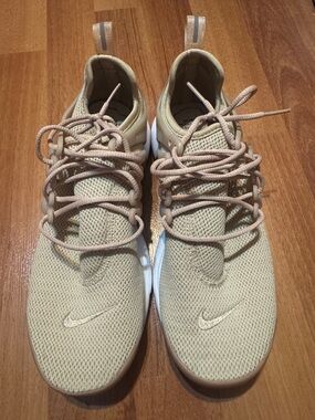 Nike Tan Knit Sneakers with White Swoosh